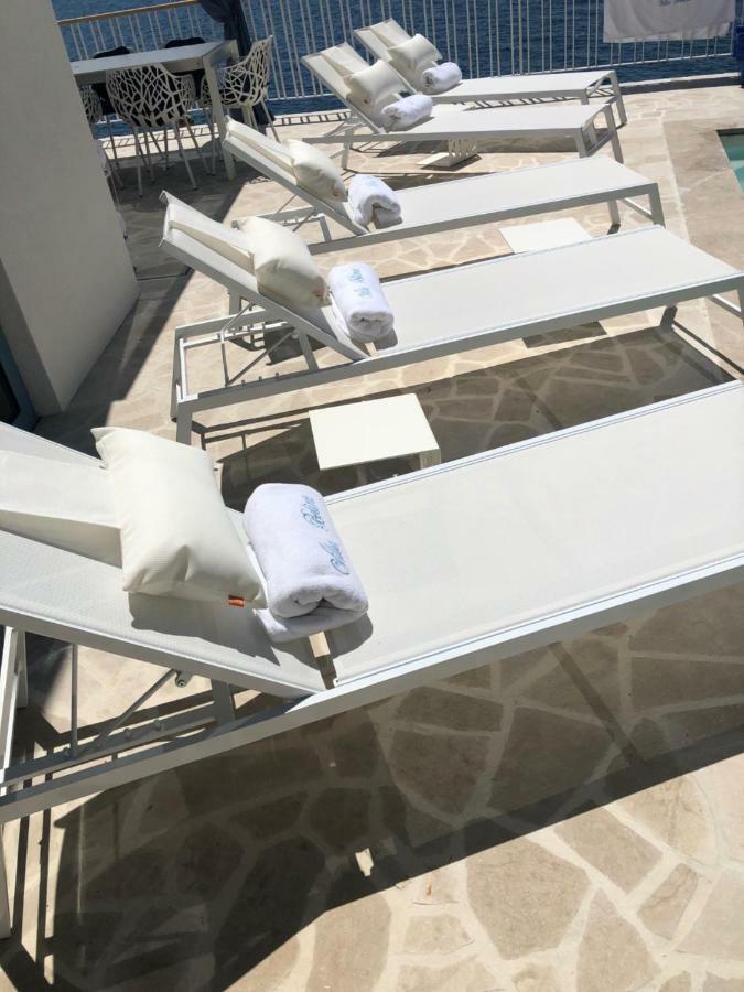 Villa Beline direct aan zee, verwarmd zwembad en sauna Tribanj-Kruscica Buitenkant foto