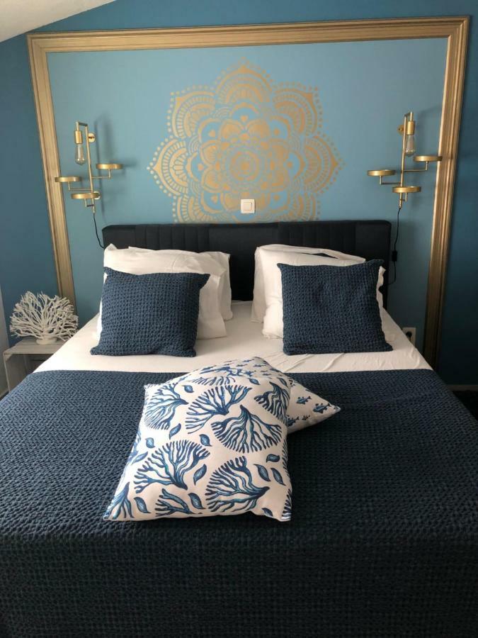 Villa Beline direct aan zee, verwarmd zwembad en sauna Tribanj-Kruscica Buitenkant foto