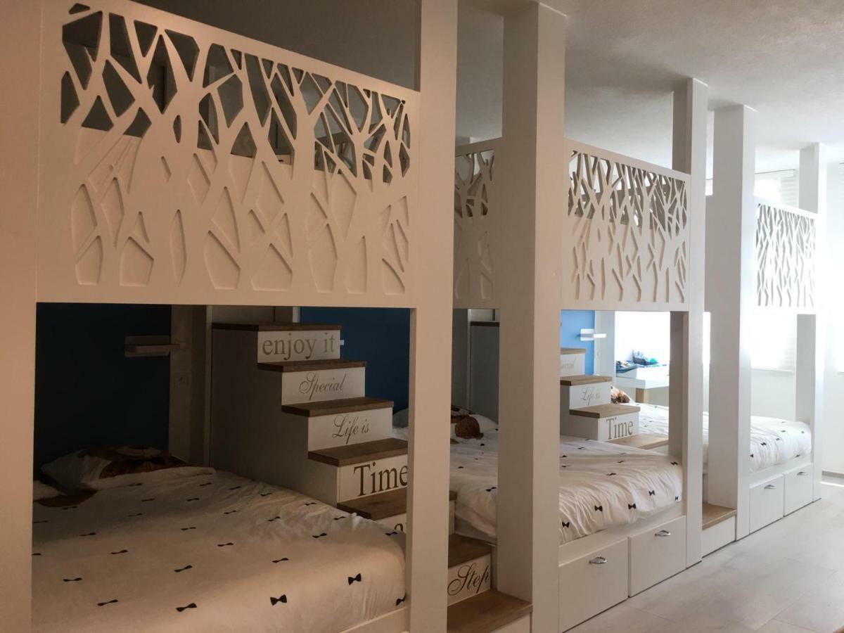 Villa Beline direct aan zee, verwarmd zwembad en sauna Tribanj-Kruscica Buitenkant foto