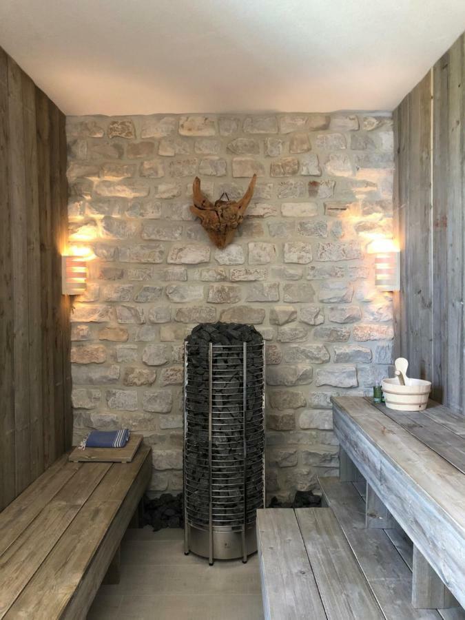 Villa Beline direct aan zee, verwarmd zwembad en sauna Tribanj-Kruscica Buitenkant foto